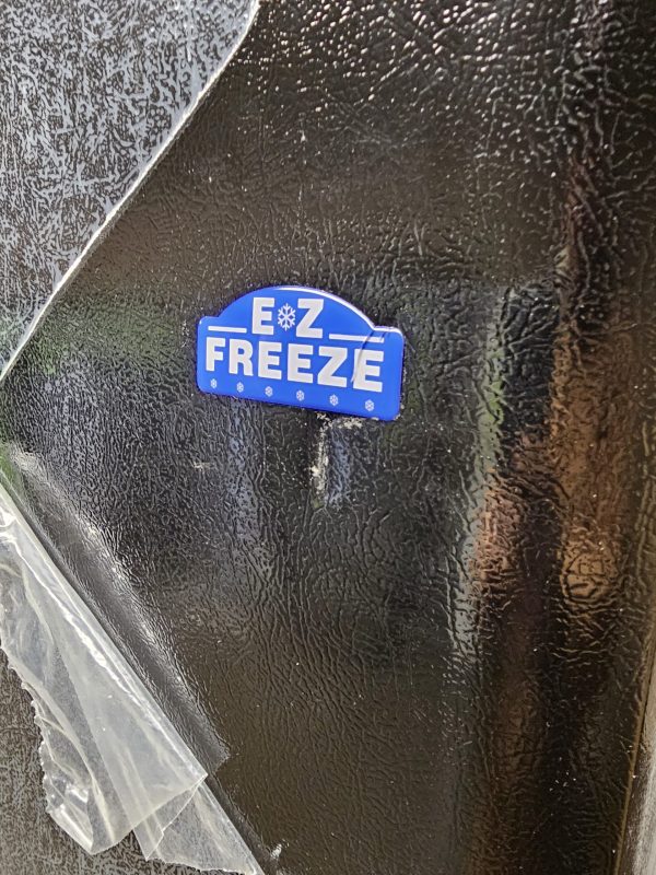 Gas Refrigerator EZ Freeze 21 Cubic Foot Black Scratch and Dent - SOLD - Image 4