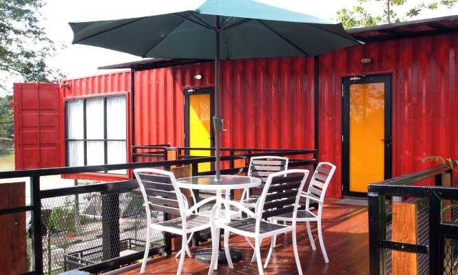 red-container-home